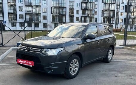 Mitsubishi Outlander III рестайлинг 3, 2014 год, 1 410 000 рублей, 11 фотография