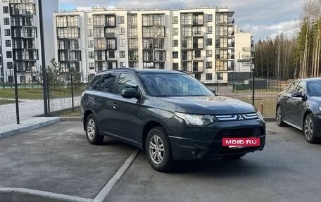 Mitsubishi Outlander III рестайлинг 3, 2014 год, 1 410 000 рублей, 8 фотография