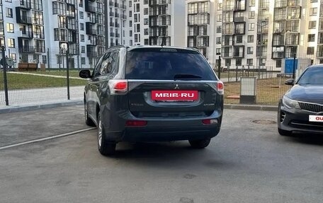 Mitsubishi Outlander III рестайлинг 3, 2014 год, 1 410 000 рублей, 5 фотография