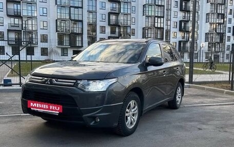 Mitsubishi Outlander III рестайлинг 3, 2014 год, 1 410 000 рублей, 9 фотография