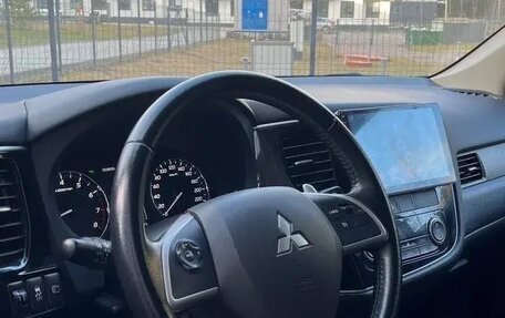 Mitsubishi Outlander III рестайлинг 3, 2014 год, 1 410 000 рублей, 16 фотография