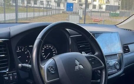 Mitsubishi Outlander III рестайлинг 3, 2014 год, 1 410 000 рублей, 14 фотография