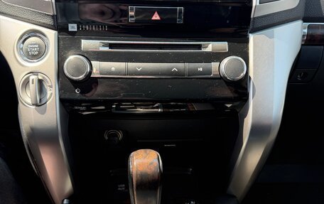 Toyota Land Cruiser 200, 2012 год, 4 300 000 рублей, 7 фотография