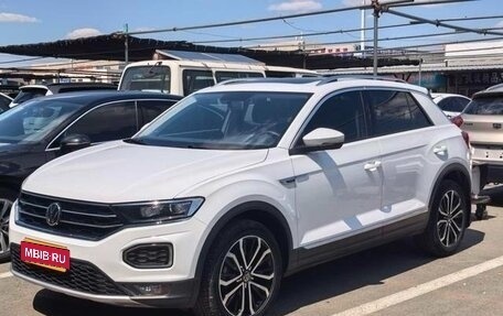 Volkswagen T-Roc I, 2021 год, 1 700 000 рублей, 1 фотография