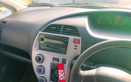 Toyota Ractis I, 2008 год, 550 000 рублей, 18 фотография