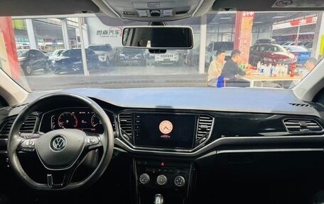 Volkswagen T-Roc I, 2021 год, 1 600 000 рублей, 13 фотография