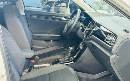 Volkswagen T-Roc I, 2021 год, 1 600 000 рублей, 14 фотография