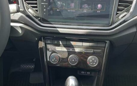 Volkswagen T-Roc I, 2021 год, 1 600 000 рублей, 18 фотография