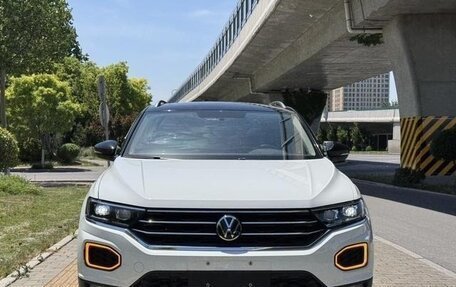 Volkswagen T-Roc I, 2021 год, 1 700 000 рублей, 2 фотография