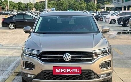 Volkswagen T-Roc I, 2021 год, 1 700 000 рублей, 2 фотография