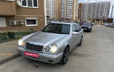 Mercedes-Benz E-Класс, 1997 год, 320 000 рублей, 1 фотография
