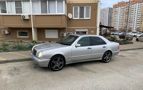 Mercedes-Benz E-Класс, 1997 год, 320 000 рублей, 2 фотография