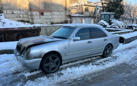 Mercedes-Benz E-Класс, 1997 год, 320 000 рублей, 6 фотография