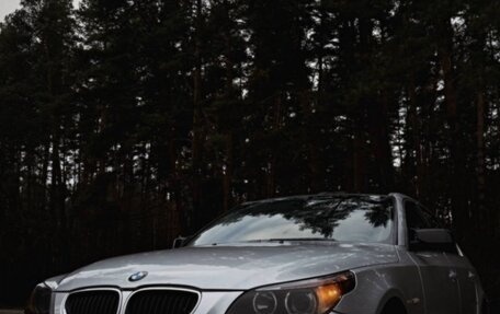 BMW 5 серия, 2004 год, 900 000 рублей, 1 фотография