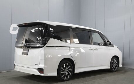 Toyota Voxy, 2022 год, 4 200 000 рублей, 2 фотография