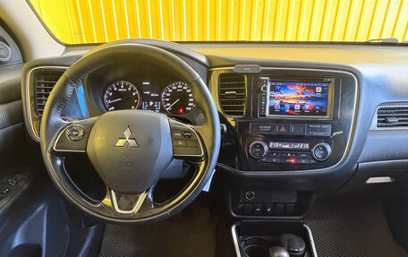 Mitsubishi Outlander III рестайлинг 3, 2017 год, 1 599 000 рублей, 15 фотография