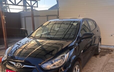 Hyundai Solaris II рестайлинг, 2013 год, 750 000 рублей, 1 фотография
