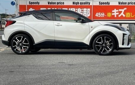 Toyota C-HR I рестайлинг, 2021 год, 1 400 001 рублей, 3 фотография