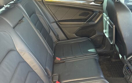Volkswagen Tiguan II, 2018 год, 2 800 000 рублей, 18 фотография