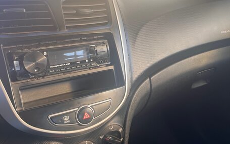 Hyundai Solaris II рестайлинг, 2013 год, 750 000 рублей, 8 фотография