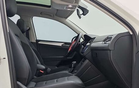 Volkswagen Tiguan II, 2021 год, 2 101 999 рублей, 10 фотография