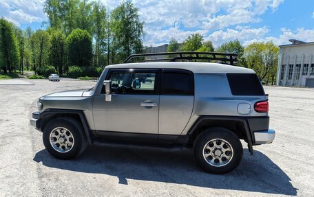 Toyota FJ Cruiser, 2010 год, 2 750 000 рублей, 2 фотография