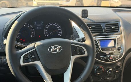 Hyundai Solaris II рестайлинг, 2012 год, 690 000 рублей, 24 фотография