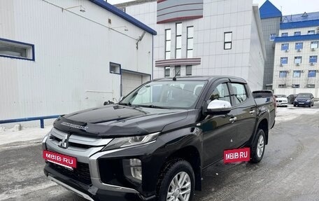 Mitsubishi L200 IV рестайлинг, 2020 год, 1 950 000 рублей, 2 фотография