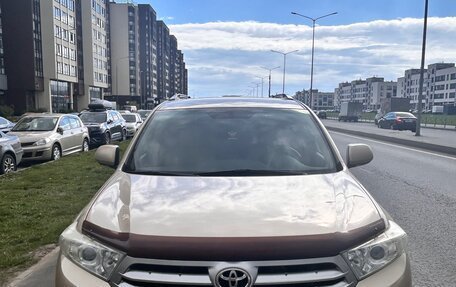Toyota Highlander III, 2011 год, 1 500 000 рублей, 2 фотография