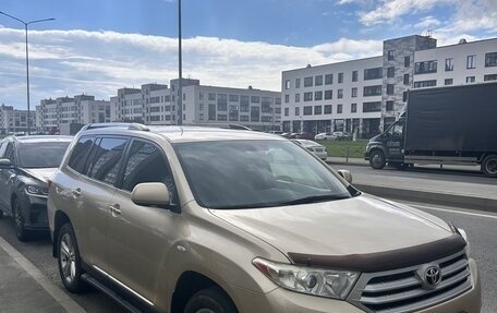 Toyota Highlander III, 2011 год, 1 500 000 рублей, 1 фотография