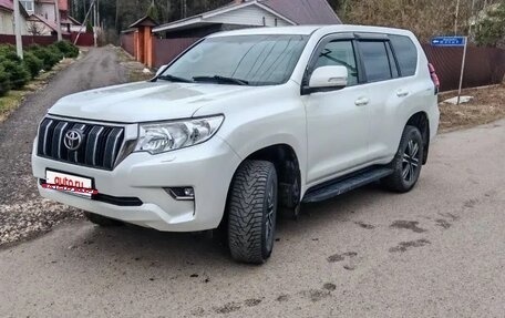 Toyota Land Cruiser Prado 150 рестайлинг 2, 2018 год, 4 300 000 рублей, 2 фотография