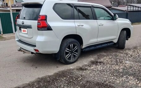 Toyota Land Cruiser Prado 150 рестайлинг 2, 2018 год, 4 300 000 рублей, 6 фотография