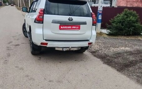 Toyota Land Cruiser Prado 150 рестайлинг 2, 2018 год, 4 300 000 рублей, 7 фотография