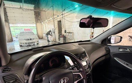 Hyundai Solaris II рестайлинг, 2011 год, 670 000 рублей, 1 фотография