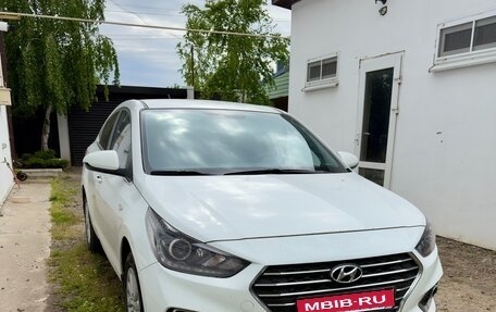 Hyundai Solaris II рестайлинг, 2018 год, 1 750 000 рублей, 1 фотография