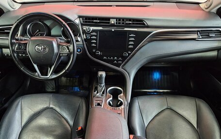 Toyota Camry, 2018 год, 2 999 000 рублей, 9 фотография