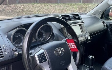 Toyota Land Cruiser Prado 150 рестайлинг 2, 2013 год, 3 290 000 рублей, 11 фотография