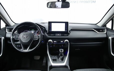 Toyota RAV4, 2019 год, 2 990 000 рублей, 15 фотография