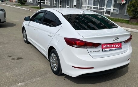 Hyundai Elantra VI рестайлинг, 2018 год, 1 700 000 рублей, 7 фотография