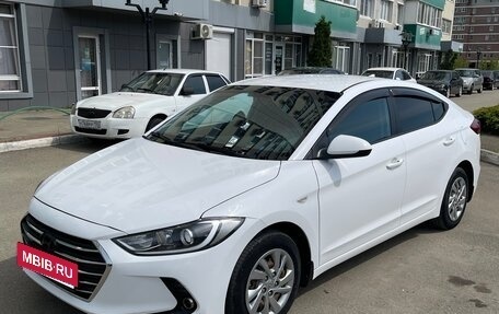 Hyundai Elantra VI рестайлинг, 2018 год, 1 700 000 рублей, 10 фотография