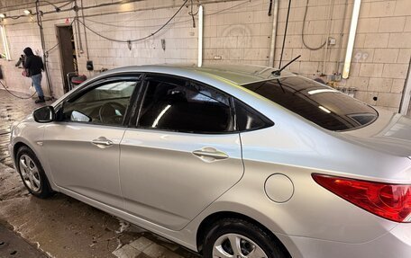 Hyundai Solaris II рестайлинг, 2011 год, 670 000 рублей, 4 фотография