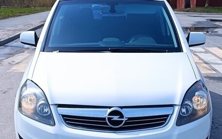 Opel Zafira B, 2013 год, 690 000 рублей, 3 фотография