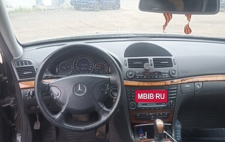 Mercedes-Benz E-Класс, 2004 год, 650 000 рублей, 10 фотография