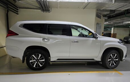 Mitsubishi Pajero Sport III рестайлинг, 2017 год, 3 400 000 рублей, 3 фотография