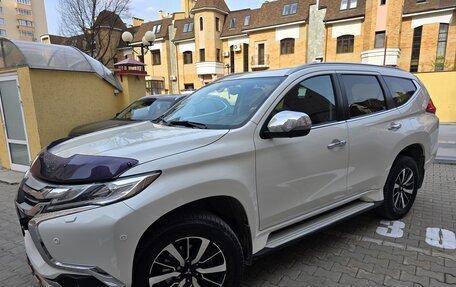 Mitsubishi Pajero Sport III рестайлинг, 2017 год, 3 400 000 рублей, 5 фотография
