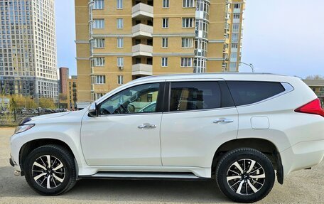 Mitsubishi Pajero Sport III рестайлинг, 2017 год, 3 400 000 рублей, 7 фотография