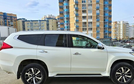 Mitsubishi Pajero Sport III рестайлинг, 2017 год, 3 400 000 рублей, 9 фотография