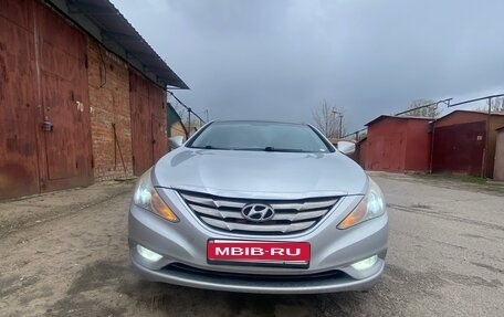 Hyundai Sonata VI, 2010 год, 1 300 000 рублей, 1 фотография