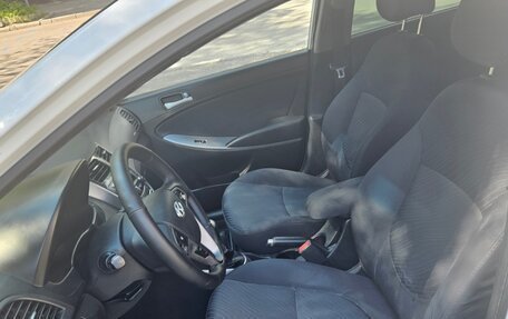 Hyundai Solaris II рестайлинг, 2015 год, 850 000 рублей, 7 фотография