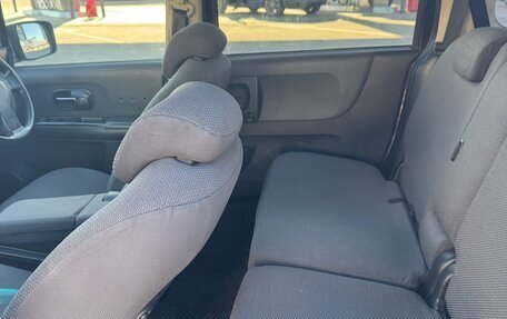 Nissan Lafesta I, 2005 год, 520 000 рублей, 24 фотография